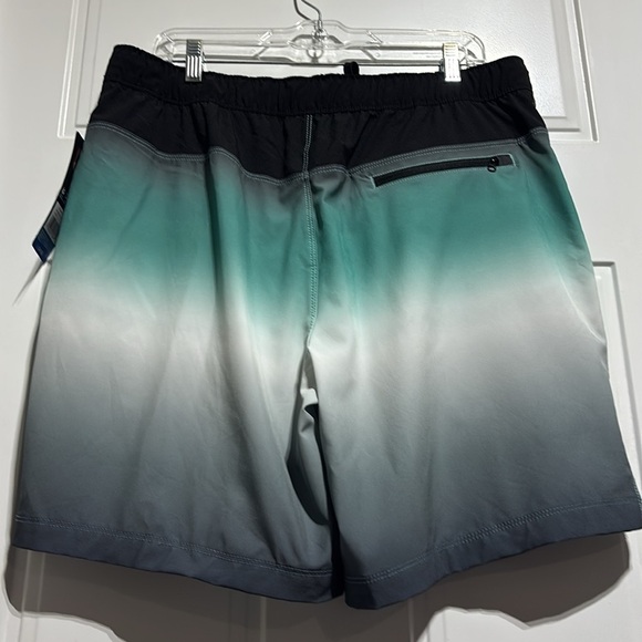 Speedo Tech Volley UPF 50+ lined,water repel,stretch, 2 hip,1 zipper back pocket - Picture 5 of 12